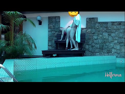 ❤️ Oga pe iranṣẹbinrin si awọn pool, sugbon ko le koju kan gbona ️❌ Iwa onihoho furo ☑